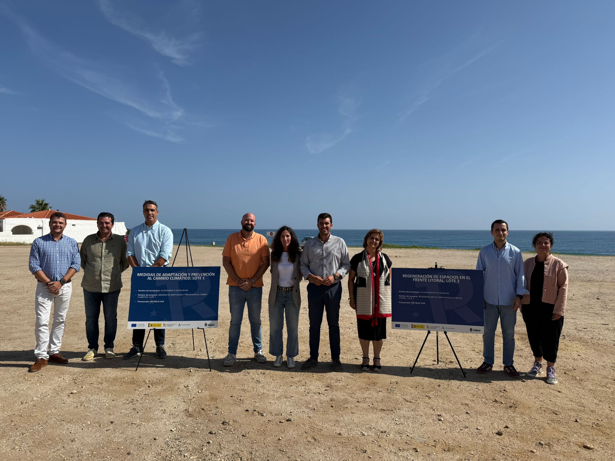 El municipio da un paso decisivo hacia un modelo turístico más sostenible con la colocación de la primera piedra y la firma del acta de replanteo de dos actuaciones clave para la adaptación al cambio climático y la regeneración del frente litoral.